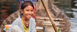 smiley-local-girl-cambodia-boat